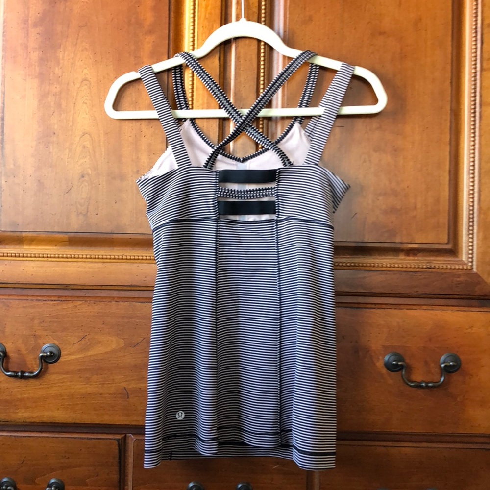 L͙U͙L͙U͙L͙E͙M͙O͙N͙ Tank 🖤 - Picture 2 of 4
